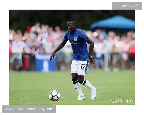 【英超】曼联尴尬！埃弗顿内讧罚下1人后世界波致胜